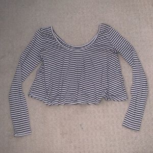 hollister flowy crop top